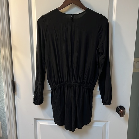 Express LS Shorts Romper - Picture 4 of 8